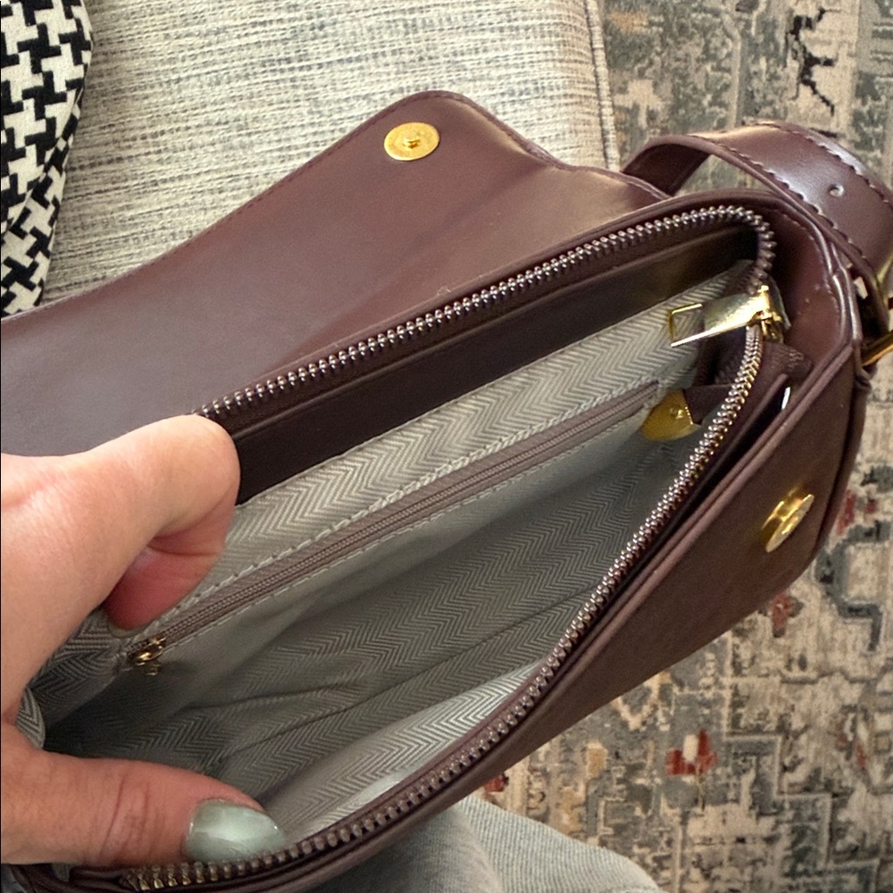 Elegant Brown Suede Shoulder Bag - Picture 8 of 9